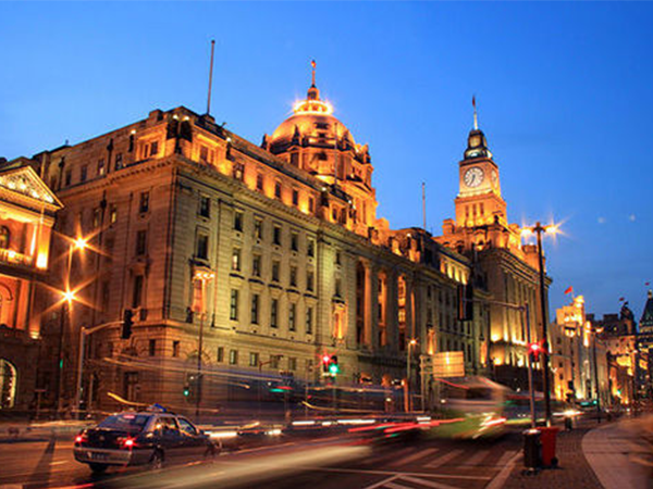 城市里旅游的人们都有着特别的儒雅，不张扬，不喧哗，就像这座城市中的建筑一样，充满了包容。
