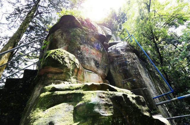 圣灯山.jpg 圣灯山.jpg